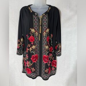 JM Collection  Black Tunic Top with Red Floral print and gold hardware SZ XL